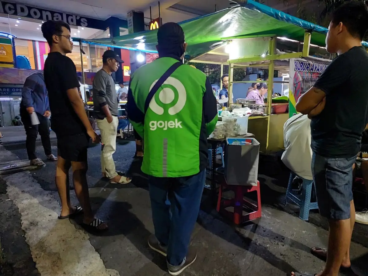13 rekomendasi kuliner tengah malam di Kota Semarang, paling ramai dikunjungi. (Sumber : Google Afif Yusuf - InfoSemarang.com)