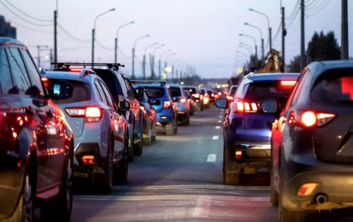 Prediksi Dua Puncak Arus Mudik dan Arus Balik Nataru 2023/2024 yang Perlu Diwaspadai, Tanggal Berapa? (Sumber : Freepik/drinkins)