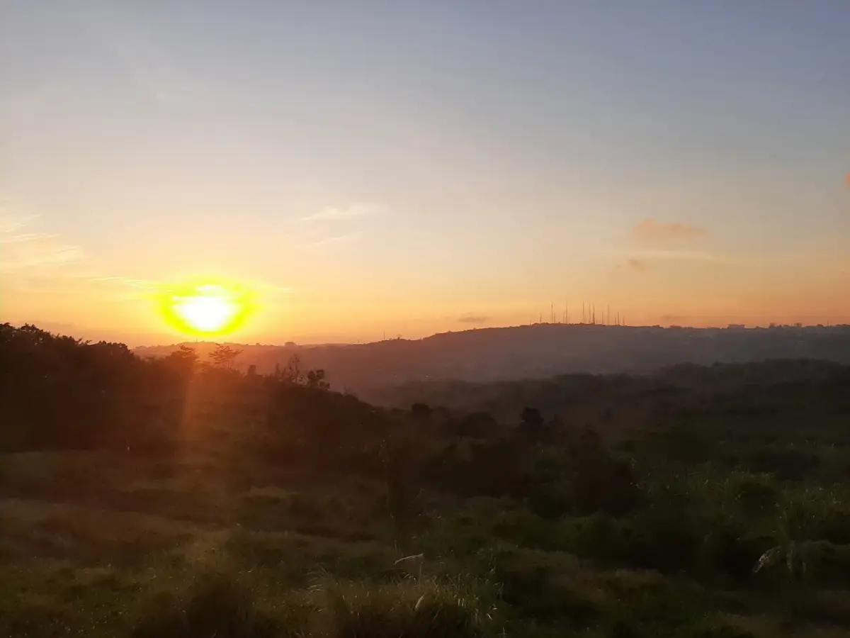 Trangkil Sunrise Spot, sunrise spot untuk melihat pemandangan matahari terbit di Kota Semarang saat libur akhir pekan atau akhir tahun, gratis tanpa tiket masuk. (Sumber : Google Wihandono Yogo - InfoSemarang.com)