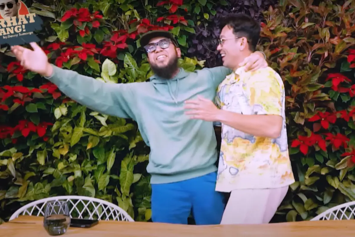 Kronologi Denny Sumargo baca syahadat saat undang Derry eks Vierra. (Sumber : YouTube/CURHAT BANG Denny Sumargo)