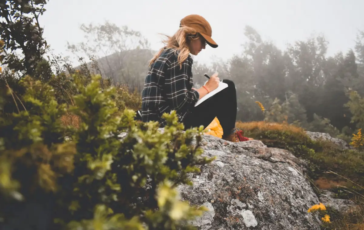 Ilustrasi journaling (Sumber : Unsplash/Ashley Ciara)