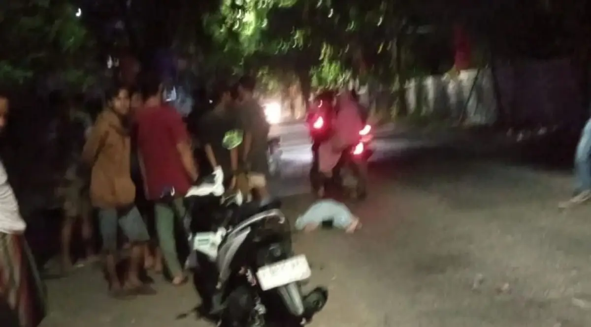 Terjadi kecelakaan yang melibatkan 2 motor di Ratan Cilik, Banjardowo, Genuk, Kota Semarang, diduga karena kondisi jalan rusak dan gelap, Minggu 24 Desember 2023 malam. (Sumber : Instagram @infokejadian_genuk - InfoSemarang.com)