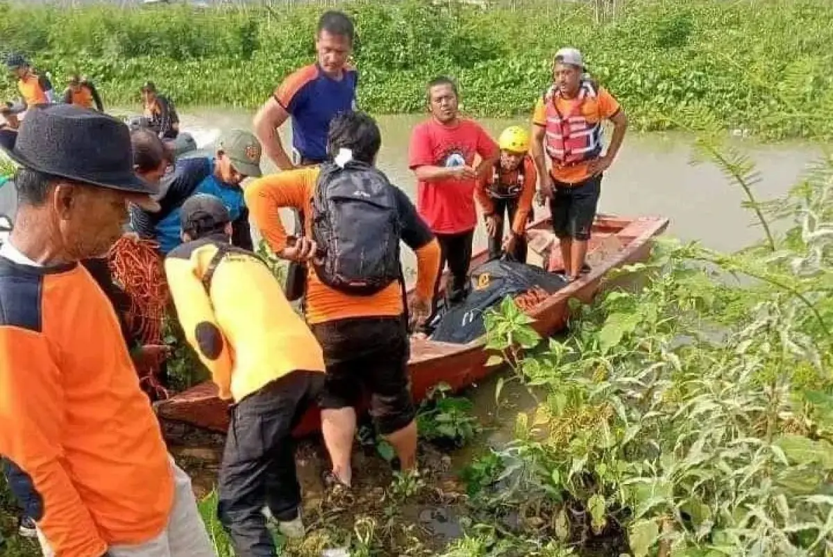 Pria pemancing di Rawa Pening Tuntang ditemukan dalam keadaan tewas sehari setelah kejadian pada Selasa 26 Desember 2023, dikabarkan perahu terbalik saat kejadian. (Sumber : Instagram @portalsemarang - InfoSemarang.com)