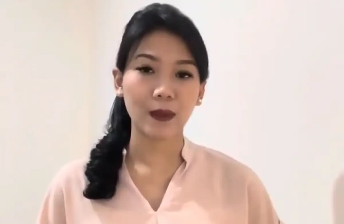 Bella Damayka, pramugari Citilink yang disebut-sebut selingkuh dengan suami Ira Nandha, Elmer Syaherman, sejak 2019. (Sumber : YouTube Bella Damaika - InfoSemarang.com)