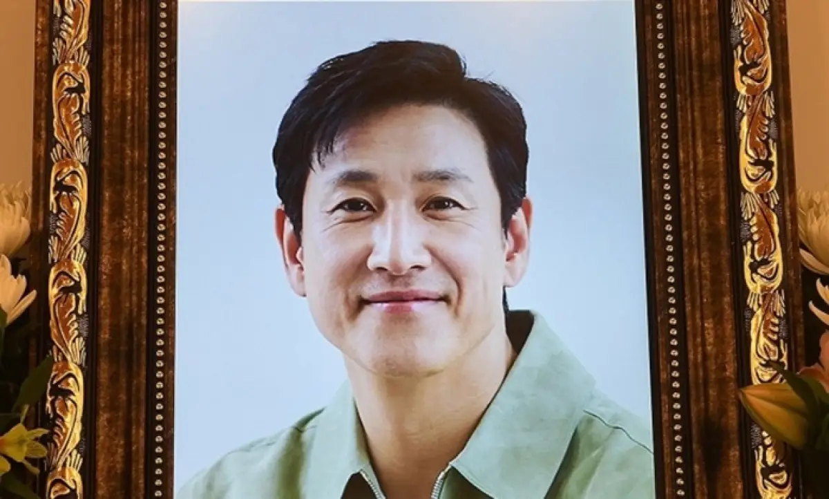 Aktor Lee Sunkyun akan dimakamkan hari ini, Jumat 29 Desember 2023 siang, dimulai dari kremasi lalu jenazahnya akan diabadikan di Gyeonggi. (Sumber : Yonhap News - InfoSemarang.com)
