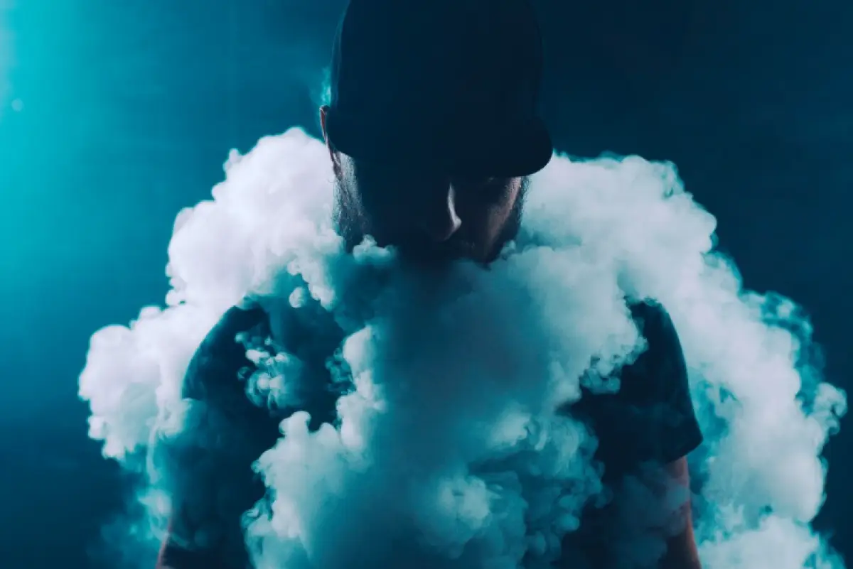 Ilustrasi vaping (Sumber : Freepik)