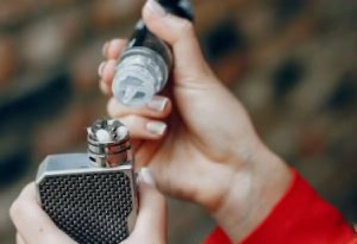 Resmi! Rokok Elektrik Bakal Kena Pajak Mulai 1 Januari 2024 (Sumber : Freepik/prostooleh)