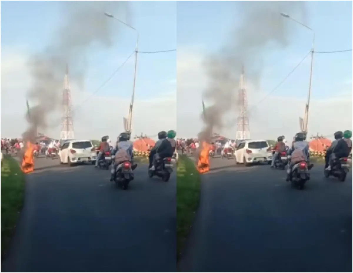 satu unit motor terbakar di flyover Bangetayu (Sumber : instagram @infokejadian_genuk)