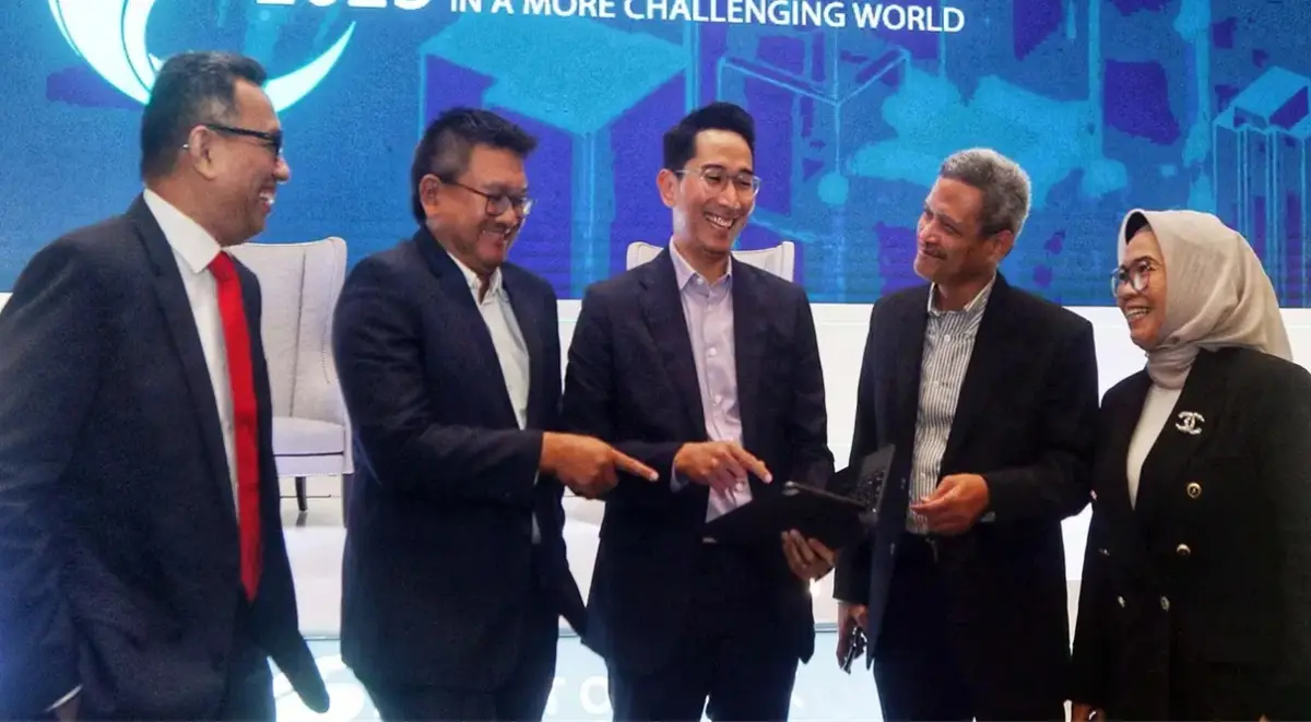 Jajaran manajemen Mandiri Investasi saat berdiskusi.