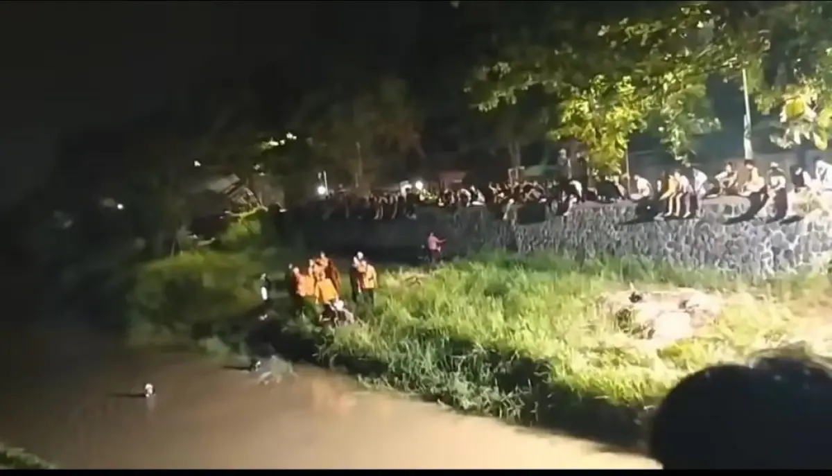 anak hanyut di Kalibabon akhirnya ditemukan (Sumber : instagram @infokejadian_genuk)