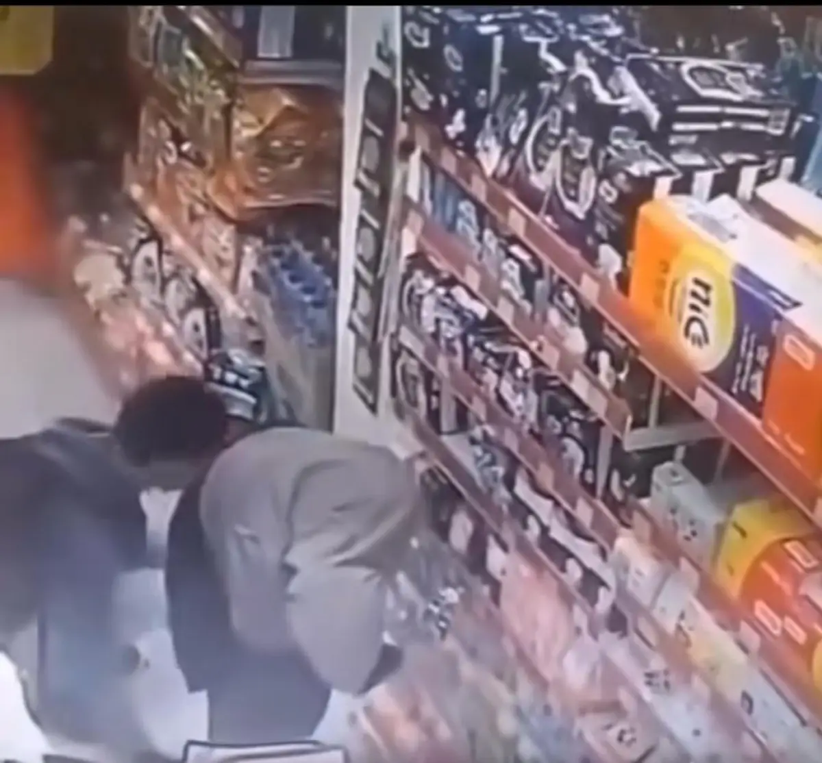 seorang pria di Palembang melakukan pelecehan pada wanita berhijab di Minimarket