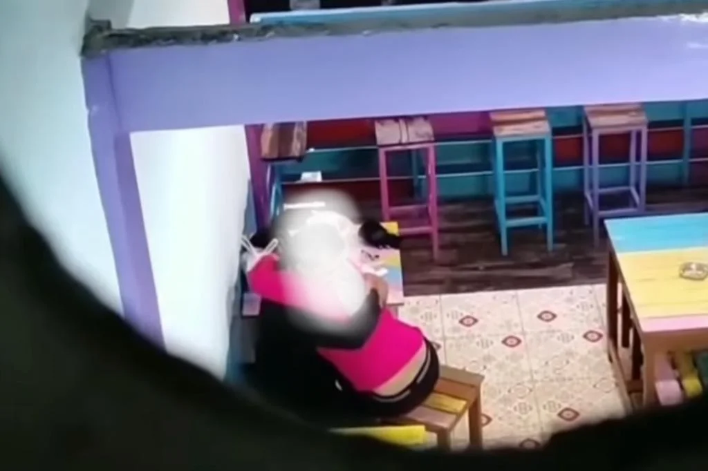 dua sejoli tua di Pasar Minggu kepergok lakukan aksi tak senonoh (Sumber: instagram | Foto: @folkrame)