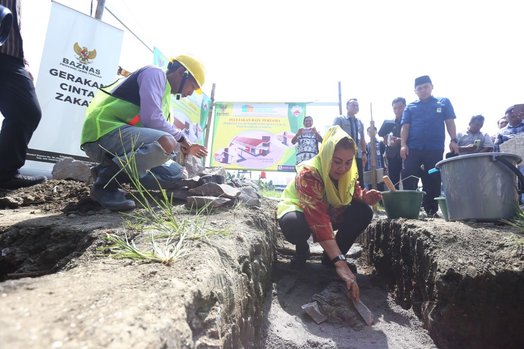 Wali Kota Semarang, Hevearita Rahayu meresmikan pembangunan RPHH di eks-Relokasi Pasar.
 (Sumber:  | Foto: sakti)