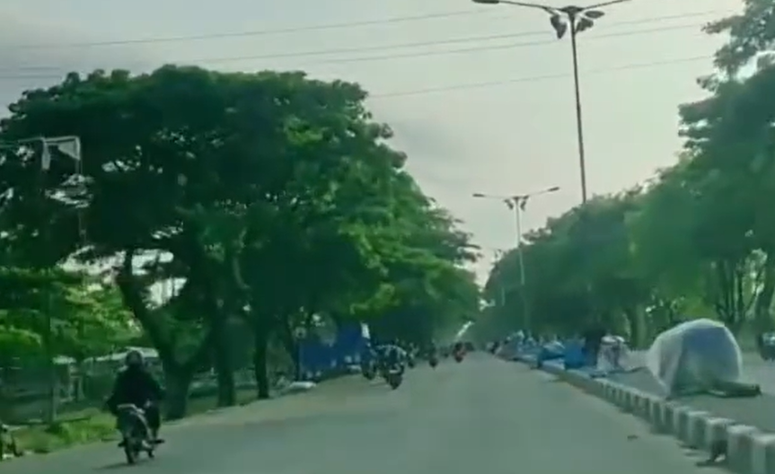 Jalan Pantura Karanganyar, Demak, sudah berlaku normal untuk 2 arah. (Sumber: @rasikausa)