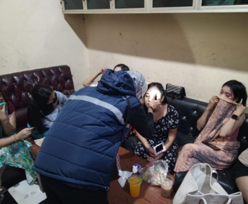 BNN Jawa Tengah melaksanakan kegiatan deteksi dini peredaran gelap narkotika di tempat hiburan malam di Demak. (Sumber:  | Foto: dok BNN Jateng.)