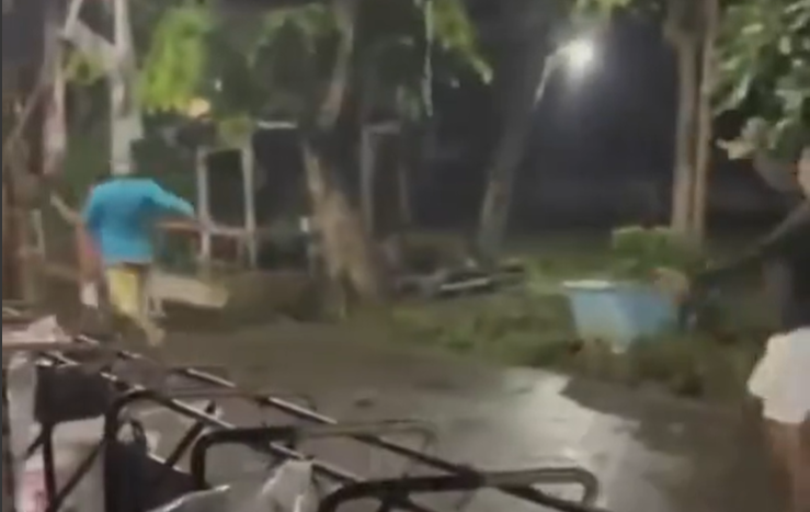 Tiga pencuri HP, maling teriak maling pada korban di Kencanawungu, Karangayu, Semarang Barat. (Sumber: @kejadiansmg - InfoSemarang.com)