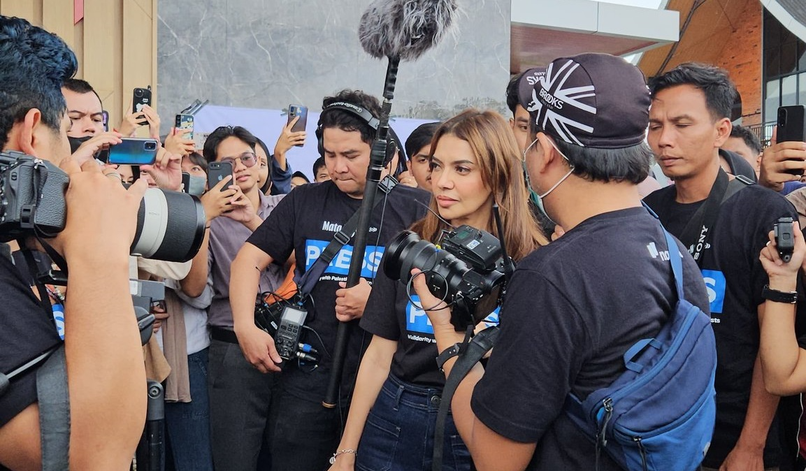 Najwa Shihab (Mbak Nana) disebut jadi bahan guyonan tak pantas oleh komika Felix Seda di Desak Anies Yogyakarta. (@salmonsashimi09 - InfoSemarang.com)