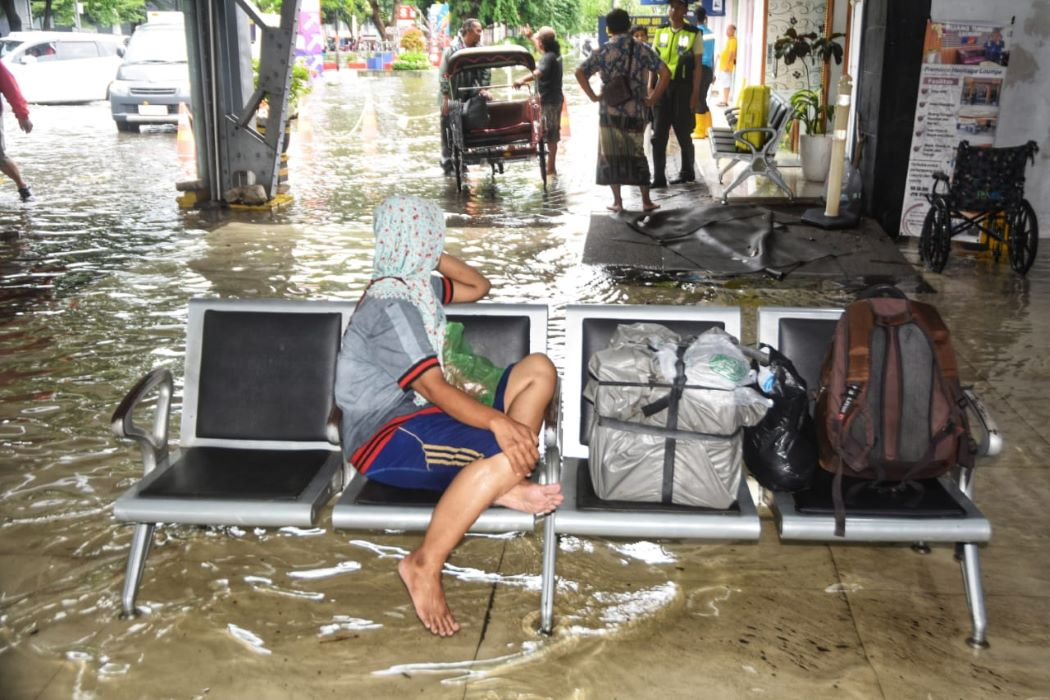 PT KAI Daop IV Semarang mengalihkan pelayanan naik dan turun penumpang KA ke  Stasiun Semarang Poncol. (Sumber:  | Foto: dok )