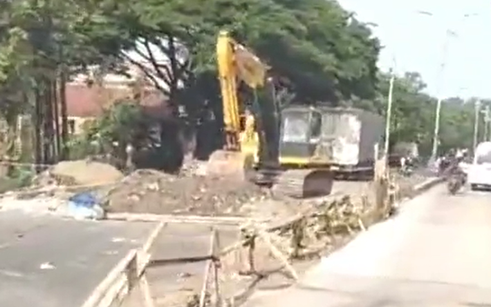 Perbaikan saluran air di Jalan Raya Randugarut, Sabtu 17 Februari 2024. (Sumber: @rasikausa - InfoSemarang.com)