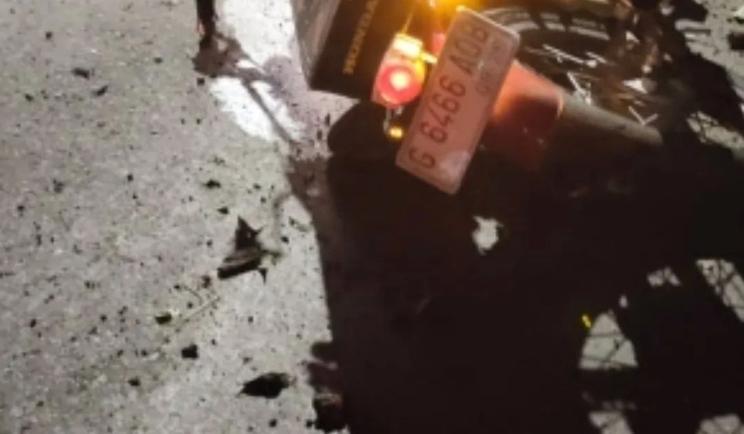 Kecelakaan di Bubakan, Mijen, pemotor luka parah di bagian kepala. (Sumber: @smg_repostt)