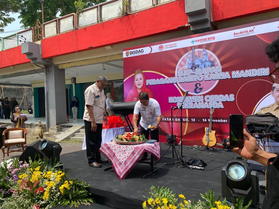 Pedagang Barito menempati eks Pasar Dargo yang berada di Jalan dr. Cipto Semarang.
 (Sumber:  | Foto: Sakti)