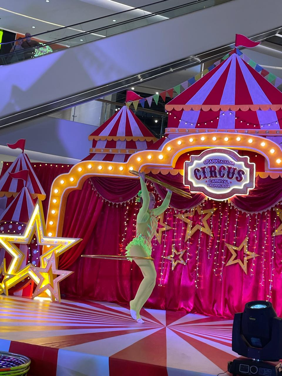 Pertunjukan sirkus di The Park Mall Semarang. (Sumber: | Foto: sakti)