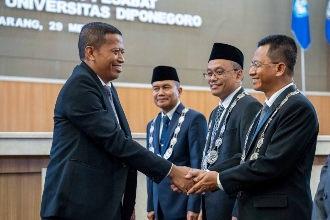 Pelantikan pejabat baru Undip. (Sumber: | Foto: Sakti Setiawan)