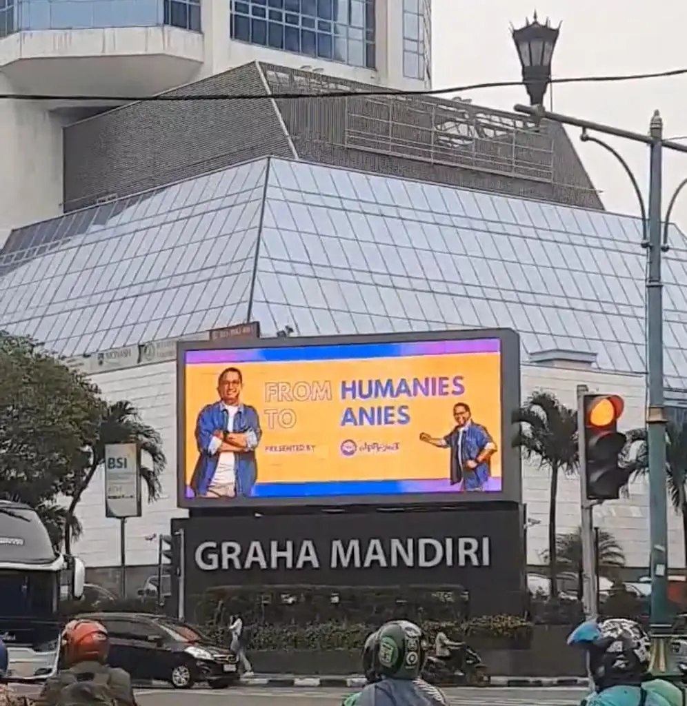 iklan videotron Anies Baswedan di Graha Mandiri Jakarta (Sumber: x.com/@aniesbubble | Foto: x.com/ @aniesbubble)