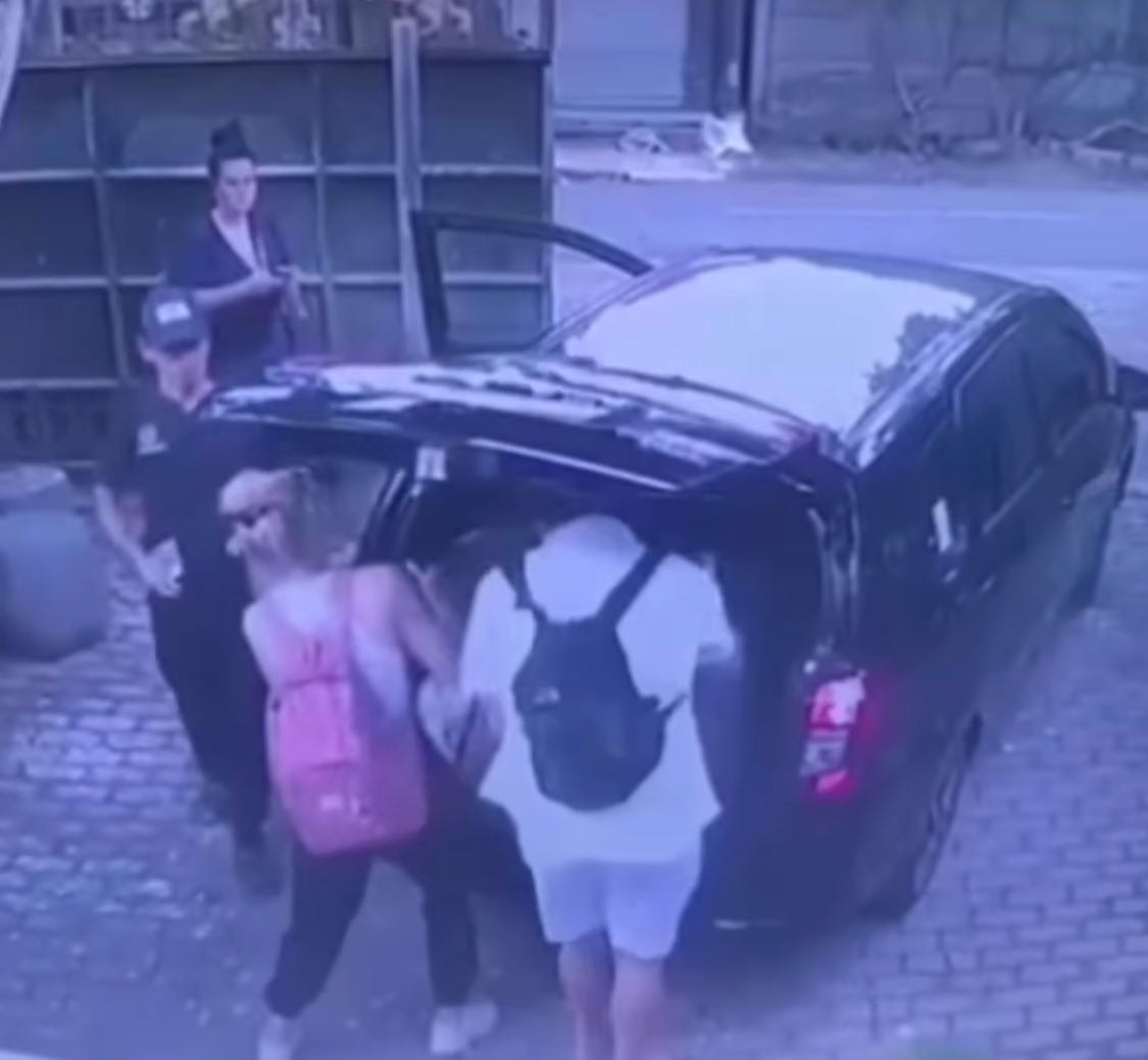 Video WNA hajar pemilik vila di Bali (Sumber: instagram | Foto: @warungjurnalis)