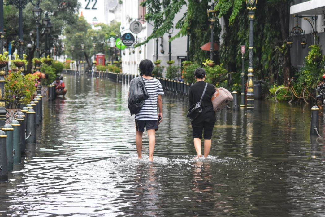 Kawasan Kota Lama Semarang masih terendam banjir, Kamis 14 Maret 2024.
 (Sumber:  | Foto: dok )