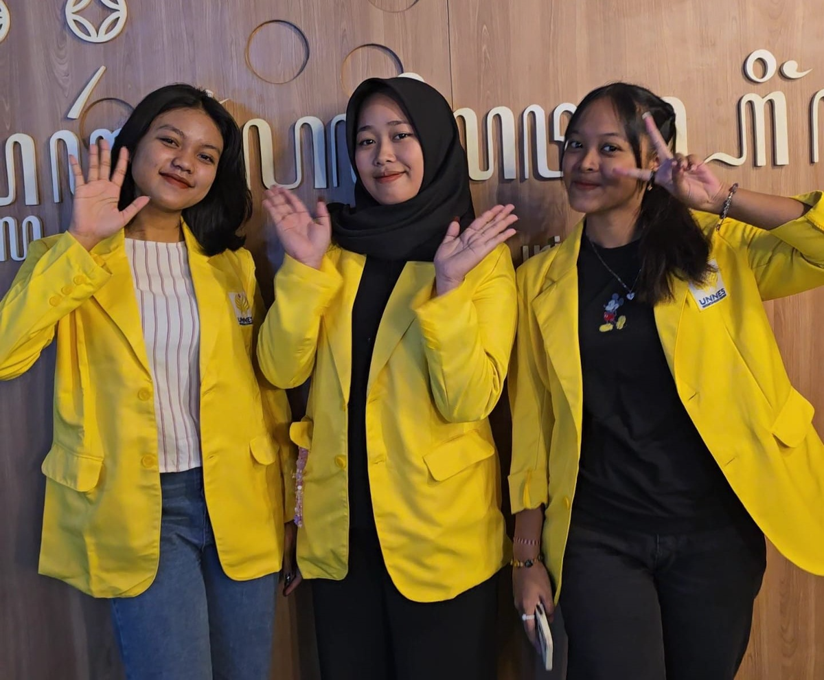 Tiga mahasiswi Program Studi Pendidikan Seni Tari FBS UNNES mendapat kesempatan untuk magang di KBRI Manila. (Sumber: | Foto: dok)