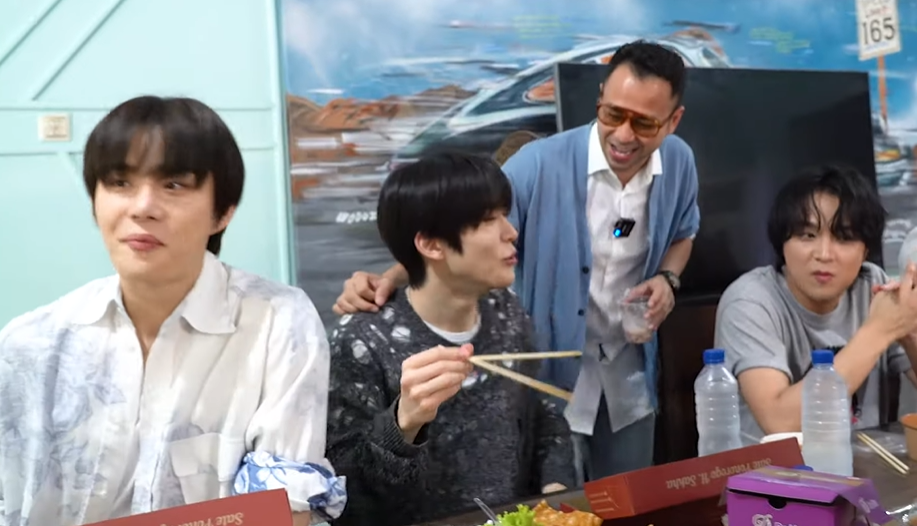 Member NCT 127 saat berada di rumah Raffi Ahmad dan Nagita Slavina. (Sumber: Rans Entertainment - InfoSemarang.com)