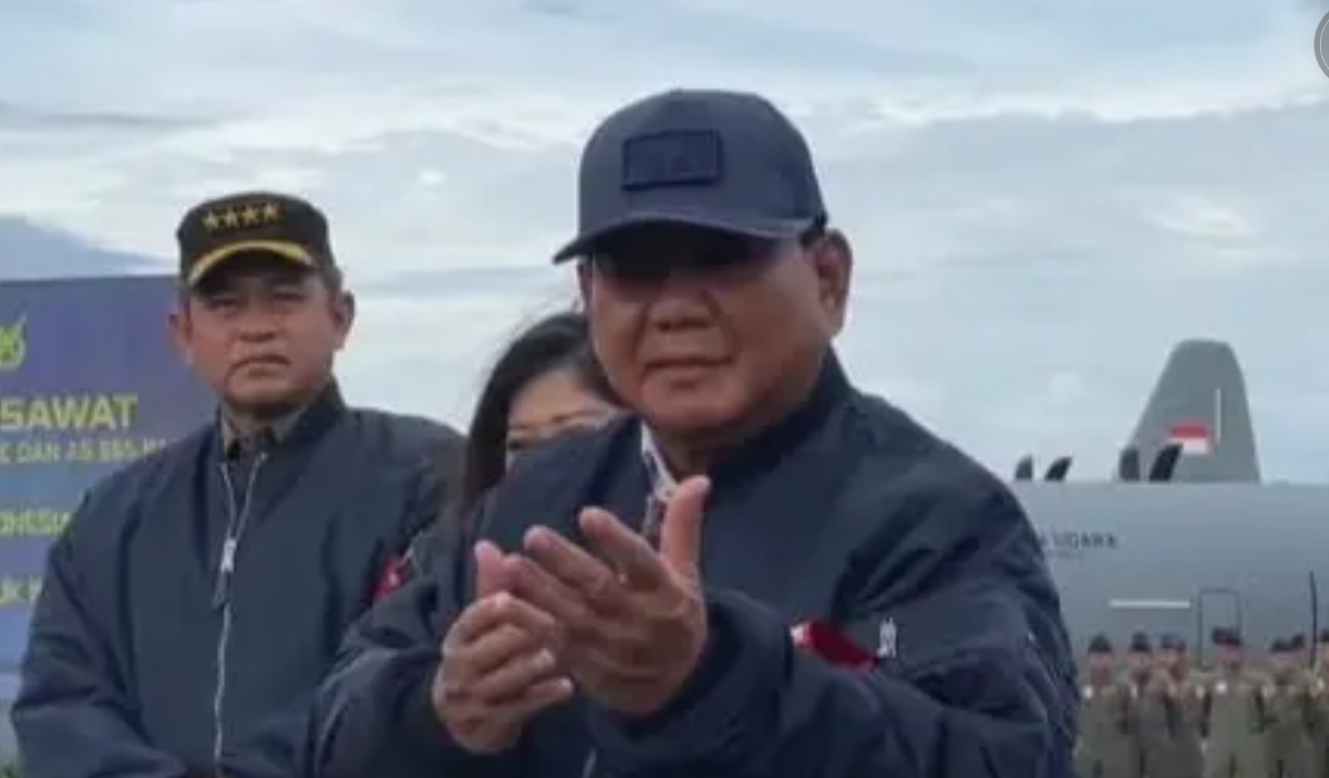 Prabowo berpose silat saat ditanya soal sakitnya (Sumber: Instagram @bahrunjanah | Foto: Instagram @bahrunjanah)