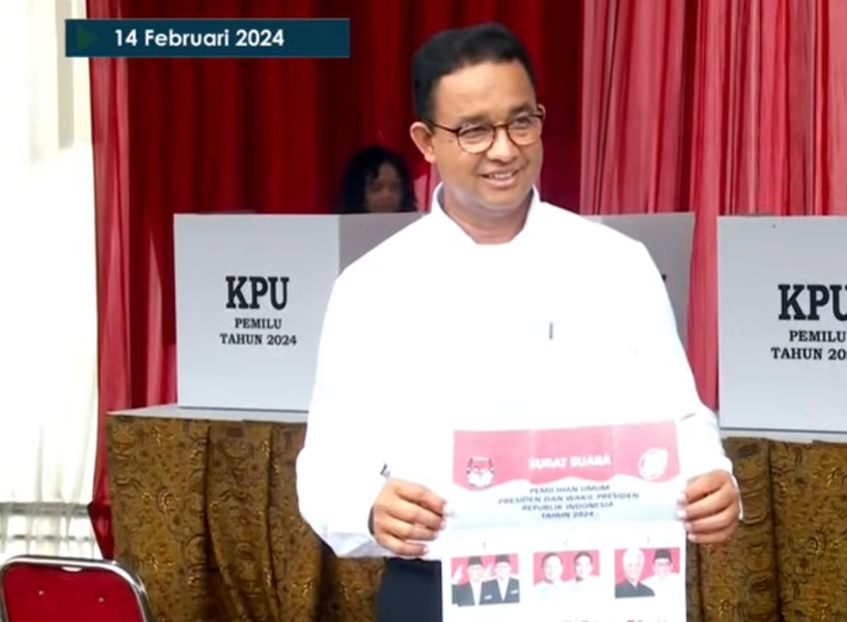 Anies Baswedan saat hendak mencoblos (Sumber: YouTube KompasTV | Foto: Infosemarang.com )