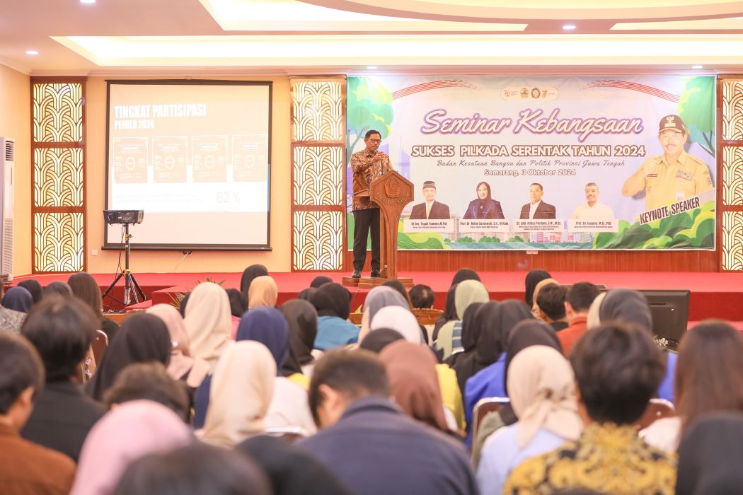 Pj Gubernur Jawa Tengah, Nana Sudjana saat menjadi keynote speech pada acara Seminar Kebangsaan di Undip. (Sumber: | Foto: dok Humas Jateng.)