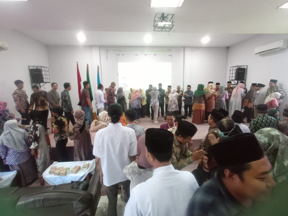 Fakultas Ushuluddin dan Humaniora (FUHUM) UIN Walisongo menggelar Halal bi Halal. (Sumber: | Foto: dok Humas FUHUM UIN Walisongo Semarang.)
