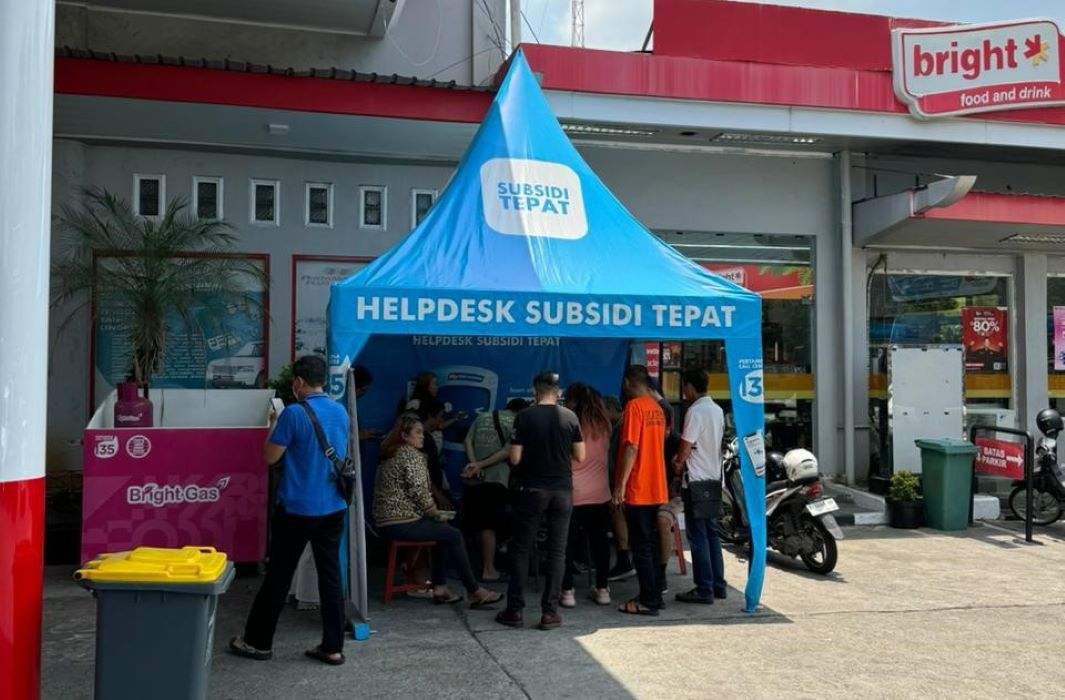 Helpdesk di SPBU untuk pendaftaran QR Pertalite. (Sumber:  | Foto: Sakti)
