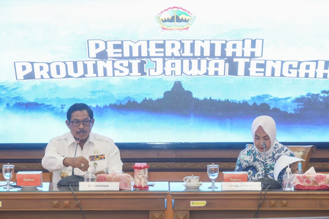 Kepala BMKG, Dwikorita Karnawati saat berkoordinasi dengan Pj Gubarnur Jateng, Nana Sudjana pada Jumat, 13 Desember 2024.
(Sumber: | Foto: Sakti)