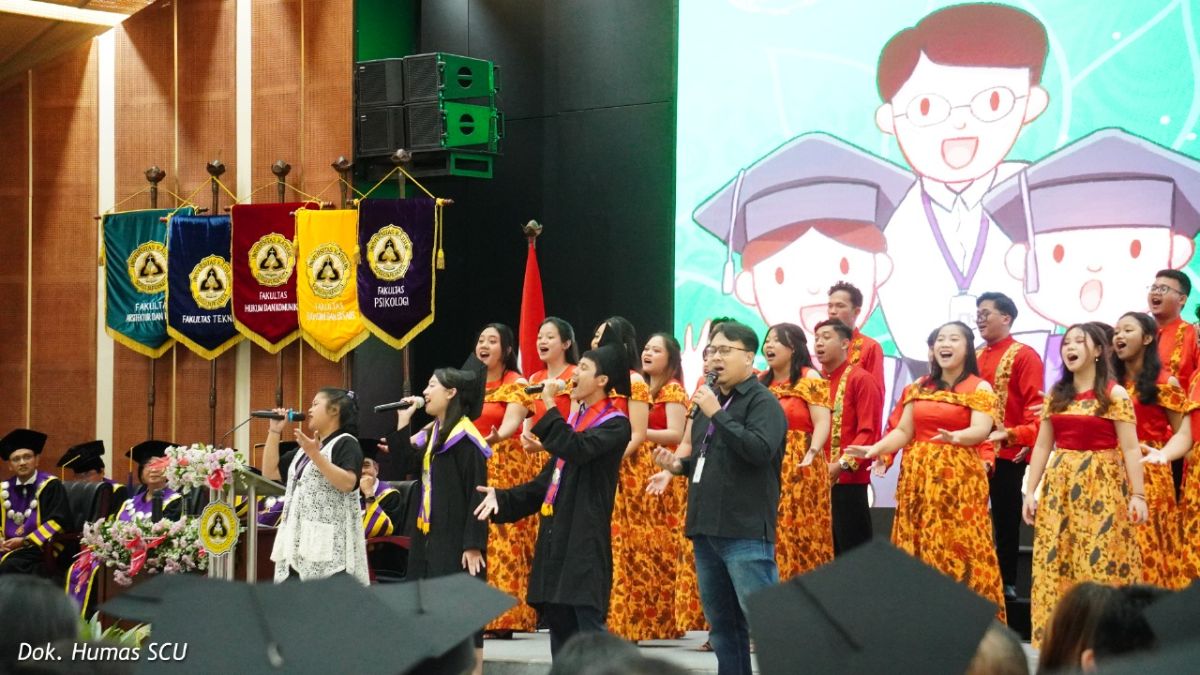 Soegijapranata Catholic University (SCU) menggelar wisuda Periode IV 2024 di Auditorium Agnes Widanti, Kampus 1 SCU. (Sumber:  | Foto: Sakti)