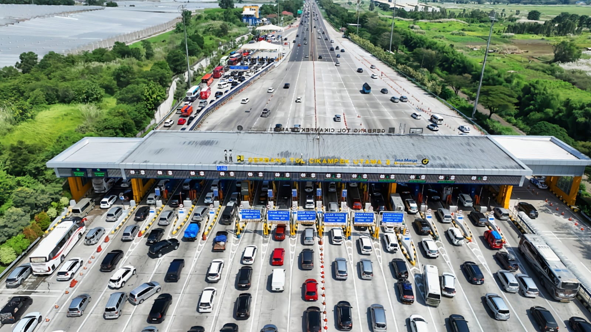 Urai arus balik menuju Jakarta  akses masuk one way KM 428+400 Jalan Tol Semarang Seksi A, B, C dibuka.
 (Sumber:  | Foto: dok Jasa Marga.)