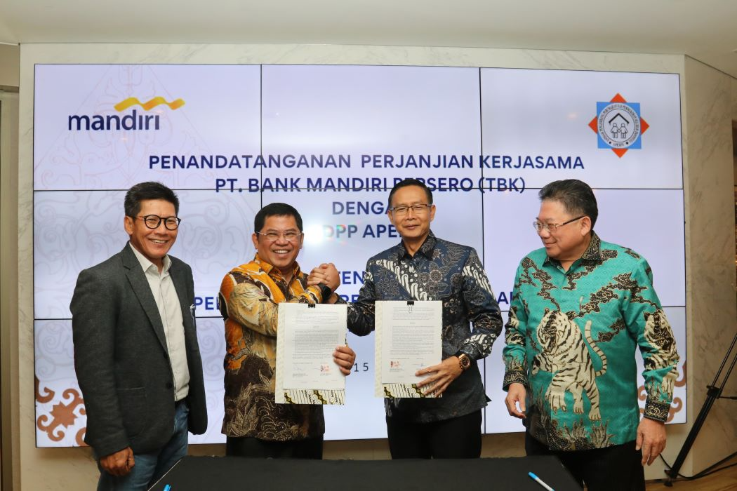 Direktur Jaringan & Retail Banking Bank Mandiri Aquarius Rudianto dan Ketua Umum APERSI Junaidi Abdillah.  (Sumber:  | Foto: dok Bank Mandiri)