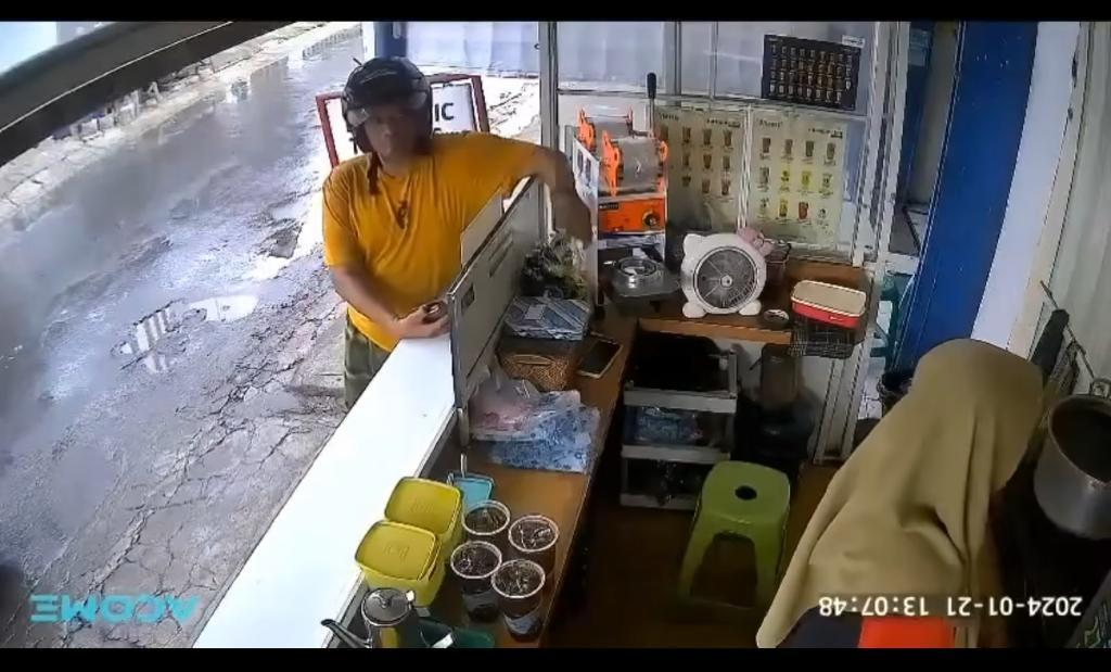 pria di Kendal modus beli minuman hendak curi HP karyawan konter Es Teh (Sumber: instagram | Foto: @beritasemaranghariini)