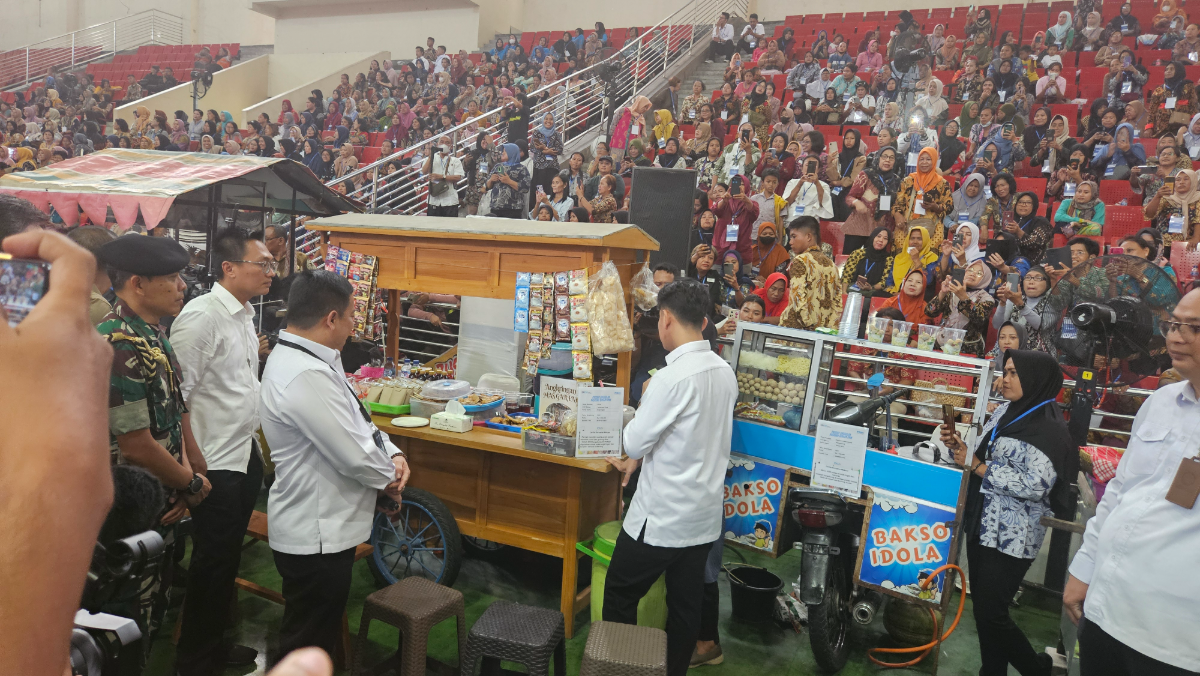 Wakil Presiden Republik Indonesia, Gibran Rakabuming meninjau nasabah binaan PNM di wilayah Semarang. 
 (Sumber:  | Foto: Sakti)