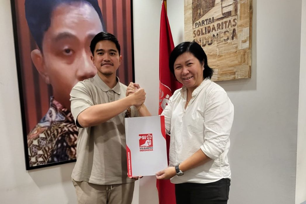 DPP PSI memberikan surat tugas ke Melly Pangestu maju di Pilwakot Semarang. (Sumber: | Foto: sakti)