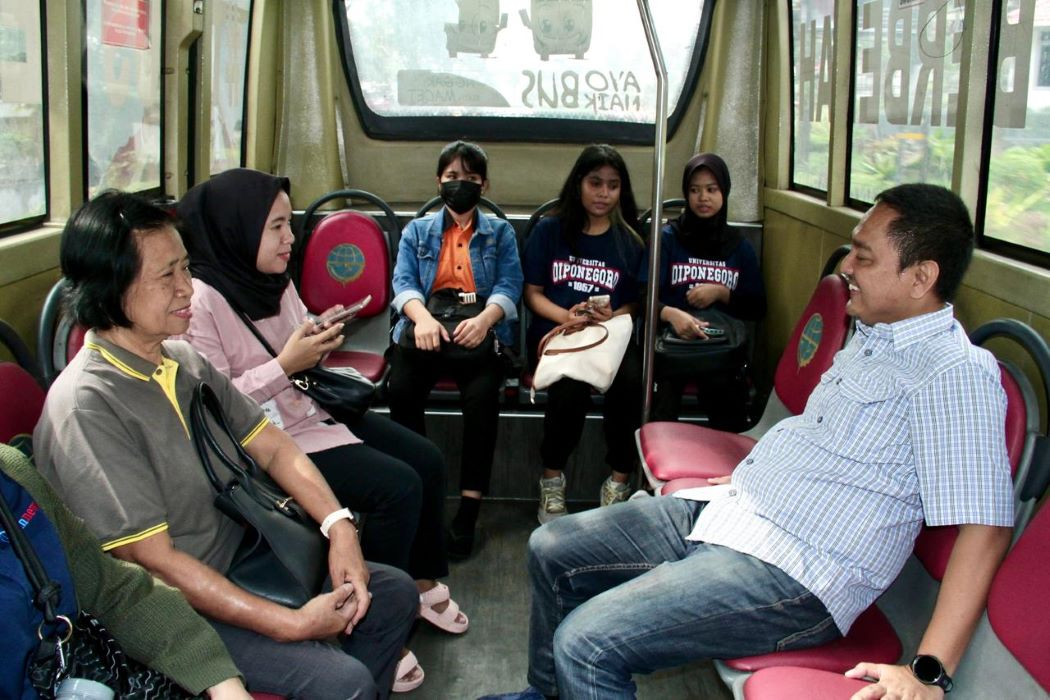 Yoyok Sukawi menjajal pelayanan Bus Rapid Trans (BRT), Kamis 3 Oktober 2024. 