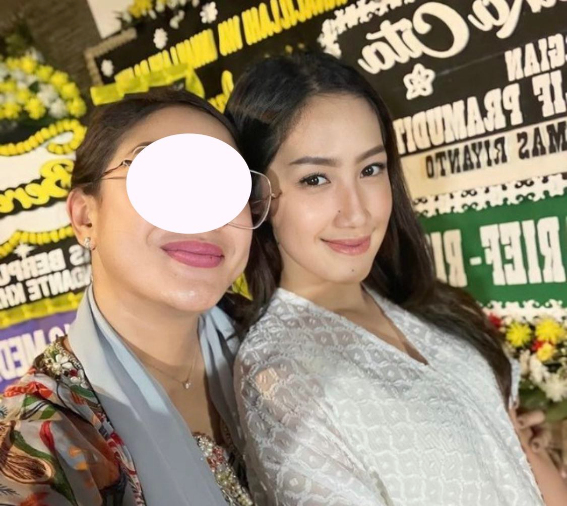 Tamara Tyasmara di acara tahlil Dante hari ke-7 (Sumber: Twtter @joe_siapasih | Foto: Infosemarang.com )