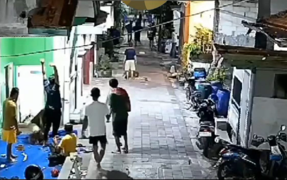 puluhan pemuda terlibat tawuran di Kalibaru Timur (Sumber: instagram @informasi_terkin1 | Foto: Infosemarang.com )