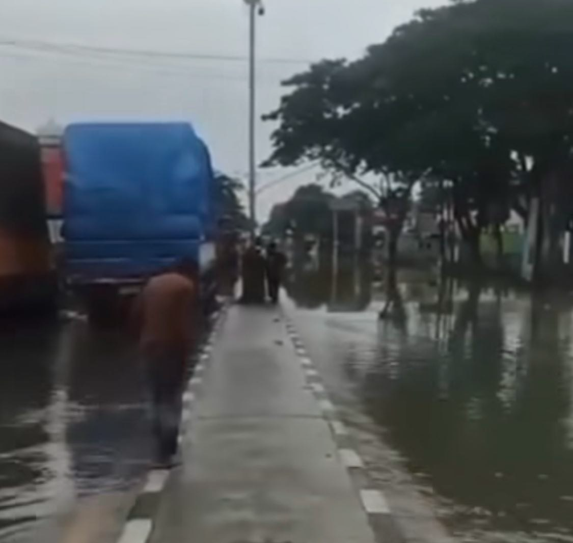 update kondisi jalan Pantura Karanganyar Demak (Sumber: instagram @demakhariini | Foto: Infosemarang.com )