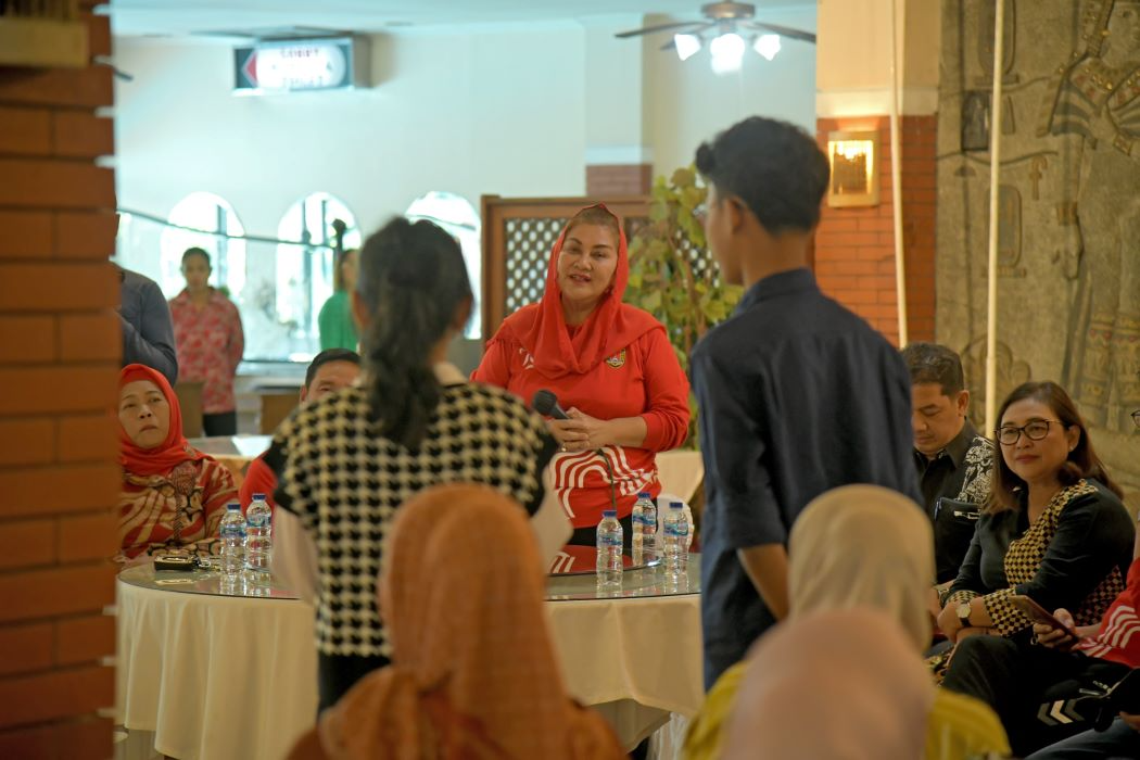 
Audiensi dengan orang tua murid terkait permasalahan PPBD tingkat SMA. (Sumber:  | Foto: sakti)