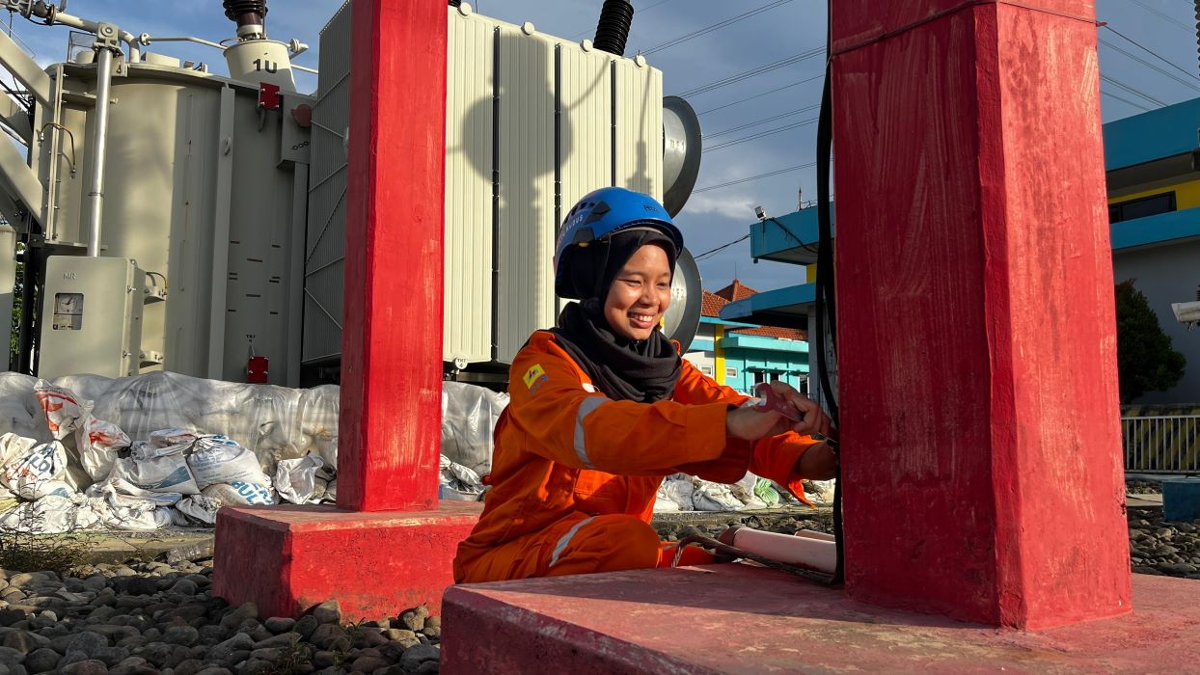 Luffiah Oprisa, Junior Teknisi Pemeliharaan Gardu Induk PLN. (Sumber: | Foto: dok pln.)